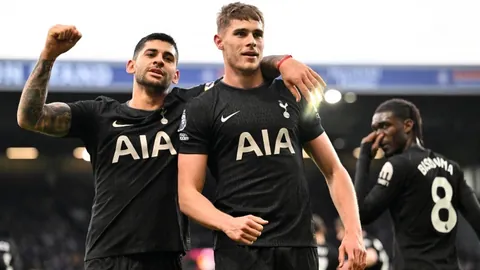 大乐透期号专家推荐：火箭VS爵士总分分析